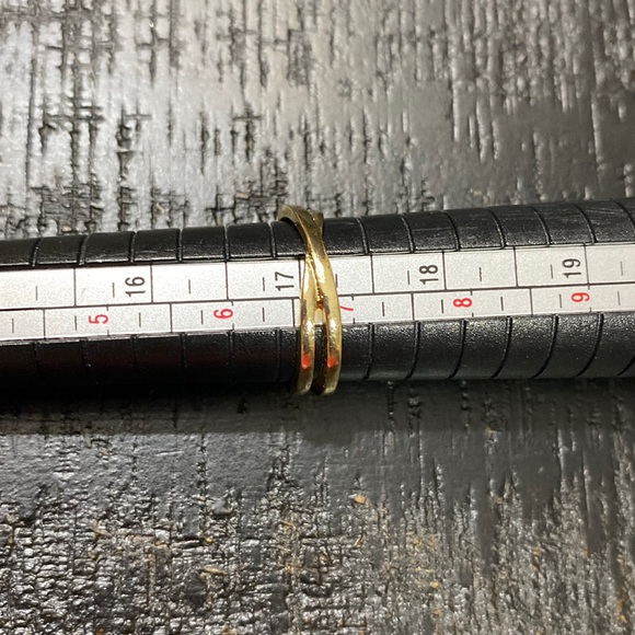 NWOT Size 6 3/4 Gold Tone 2 Paths Cross Ring! - Picture 2 of 4